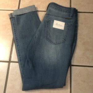 NWT size 27 distressed KanCan skinny jeans